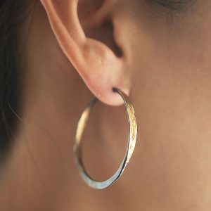 ayesha-mayadas_AMER021_splash-hoops-with-barrel-closure_model