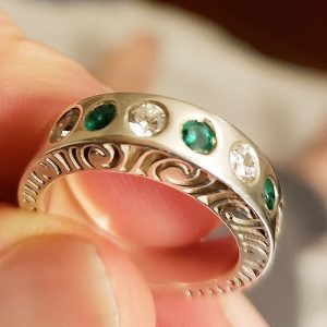 martha-seely_MSR007_5mm-stacking-ring-in-silver-with-emeralds-2