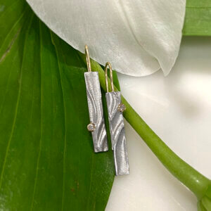 k-mita_SD-047EH_echo-dangle-earrings_on-leaf