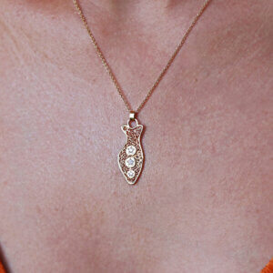 chandally_NLGFD-CD042_little-gold-fish-necklace_model