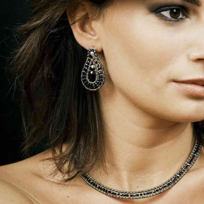 ziio_ZN001_black-zircon-classic-necklace_model