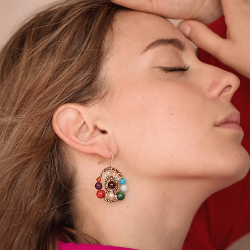 ziio_ZER003_small-multicolor-gem-earrings_model