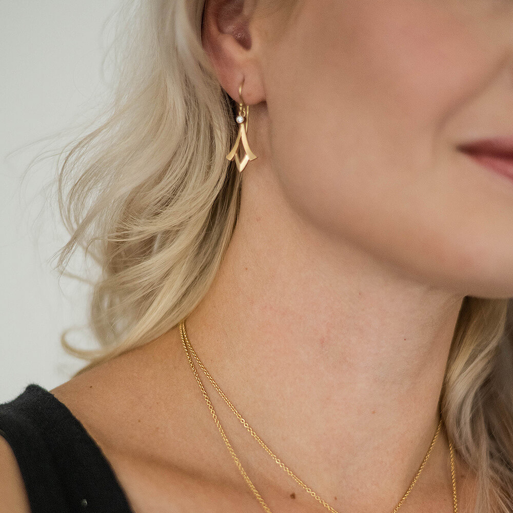 nikki-lorenz_003-14YG_E-4_lyric-earrings_model