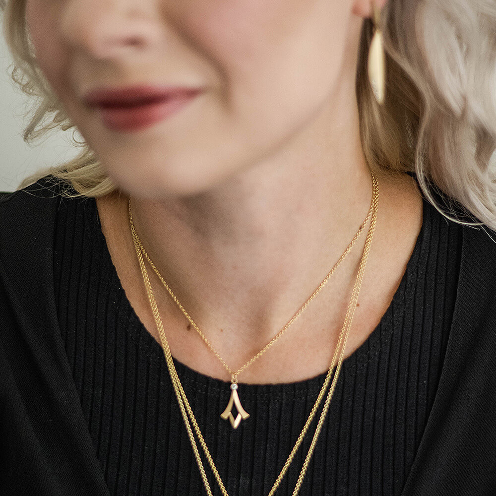 nikki-lorenz_003-14YG_P-4_lyric-pendant_model