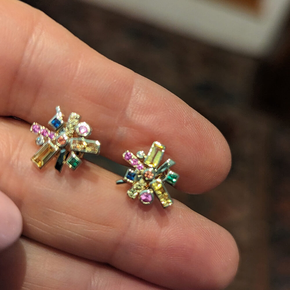 martha-seely_MSER078_starburst-small-single-stud-earrings_model