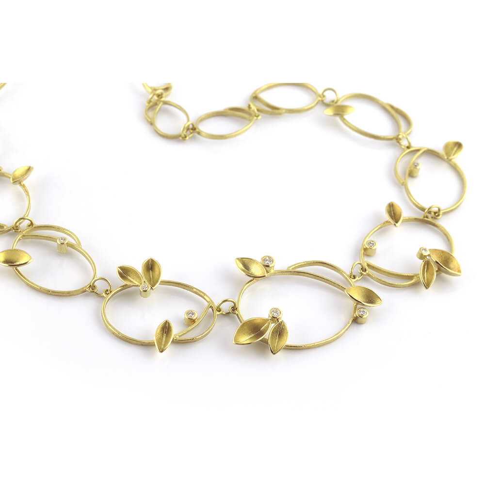 liaung-chung-yen_LYN60_twirling-in-18k-yellow-gold-necklace-with-diamonds_side