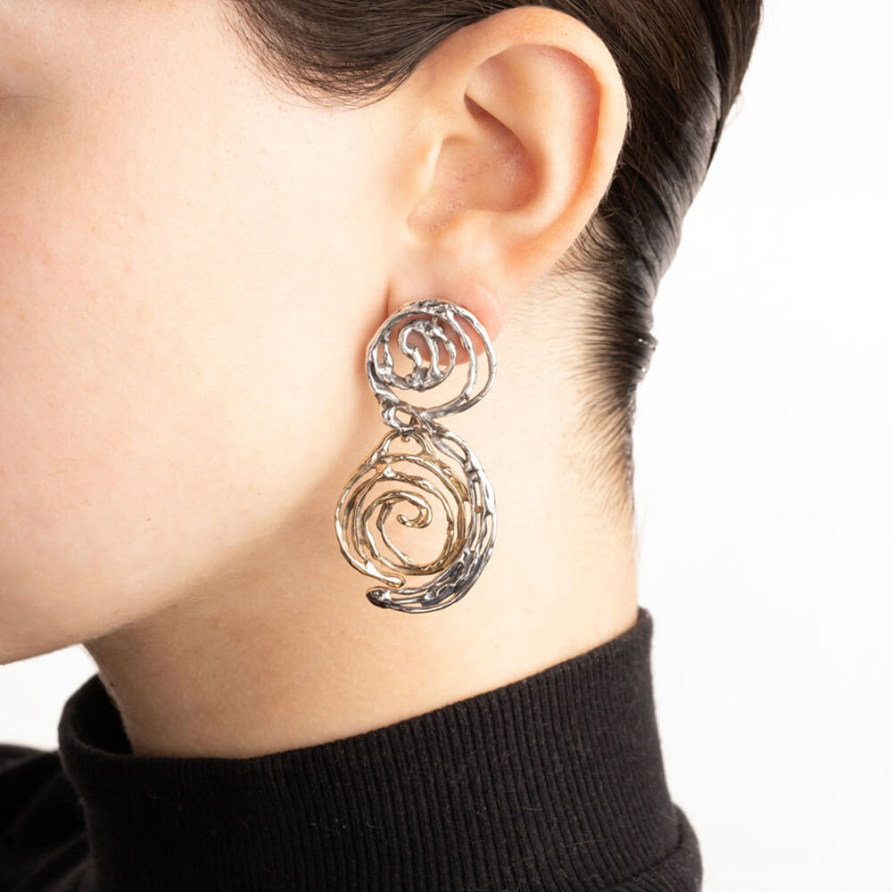 mandile-gioielleria_ORA045_spiral-drop-earrings-sterling-silver-925-bronze_model
