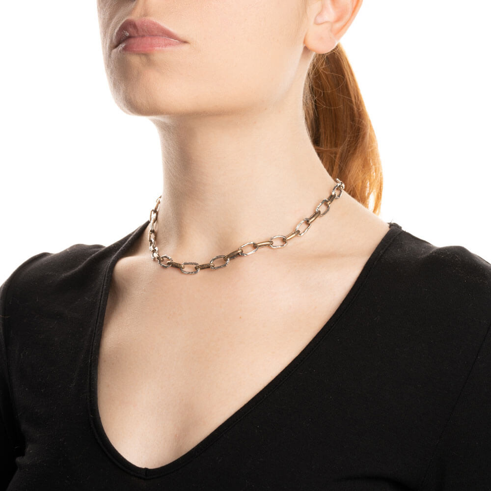 mandile-gioielli_CA055B_unisex-choker-necklace-in-925-silver-and-bronze-rectangular-link-chain_model