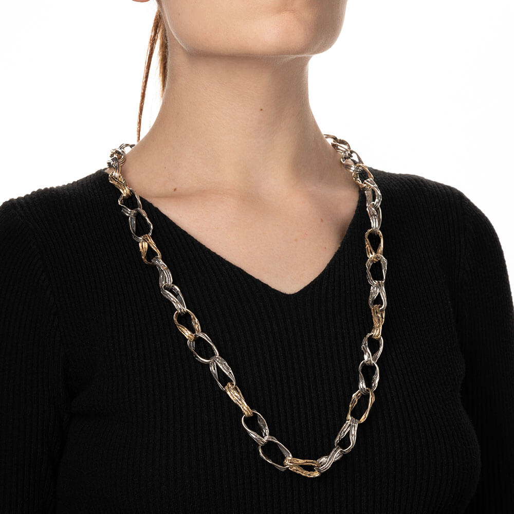 mandile-gioielli_CA072_long-necklace-in-925-silver-and-bronze-with-twisted-oval-links_model