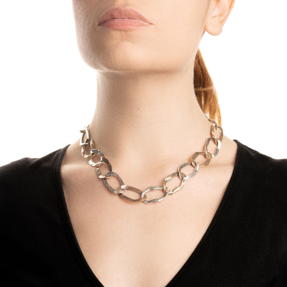 mandile-gioielli_CA089_necklace-with-brushed-links-in-sterling-silver-925-and-bronze_model