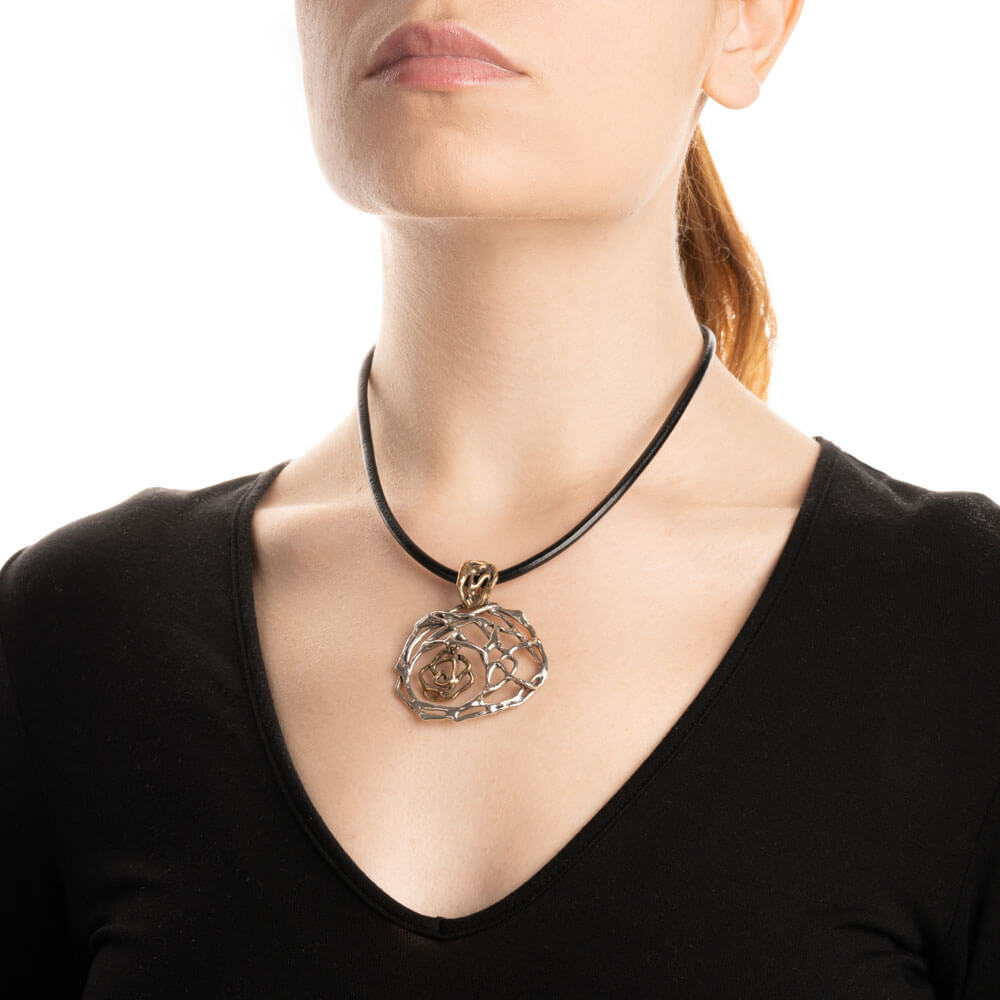 mandile-gioielli_CR047_large-rose-pendant-sterling-silver-925-bronze_model