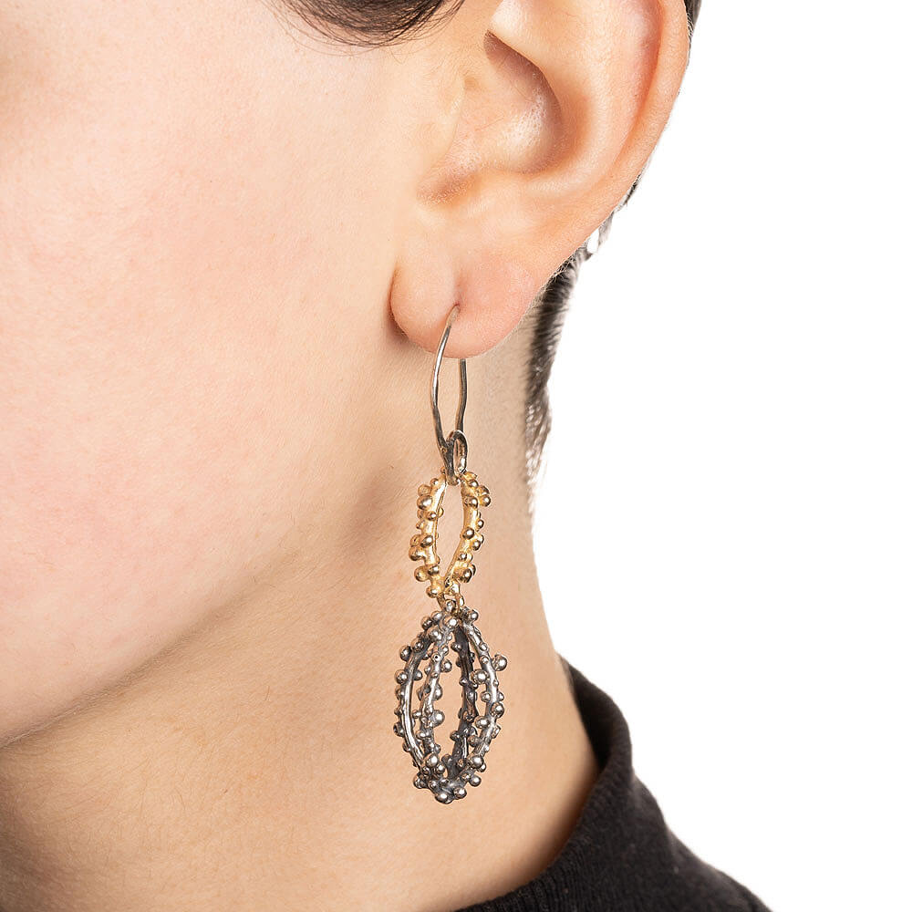 mandile-gioielli_ORA047_dewdrop-dangle-earrings-in-sterling-silver-925-and-bronze_model