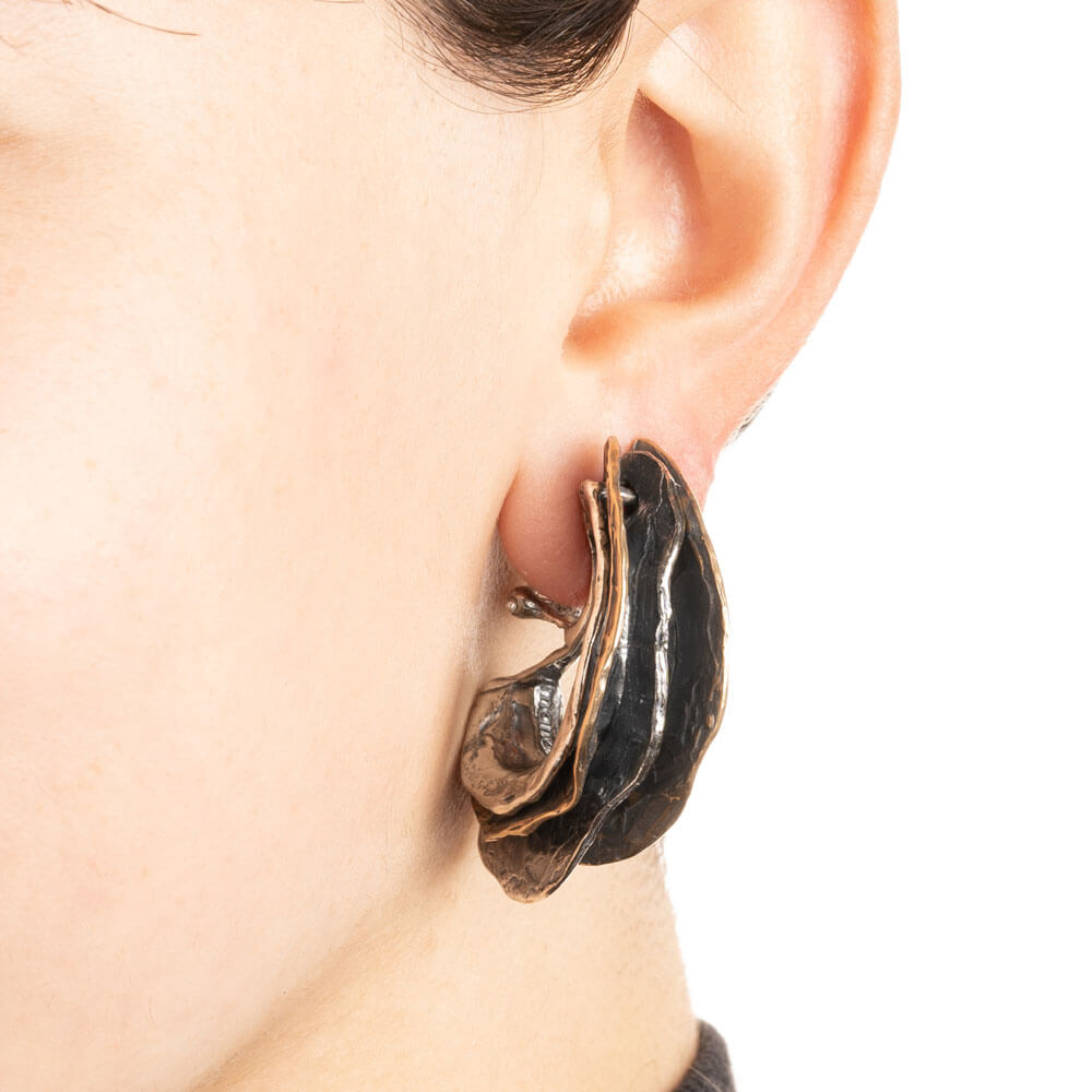 mandile-gioielli_ORA112_ostrea-drop-earrings-in-sterling-silver-925-and-bronze_model-zoom