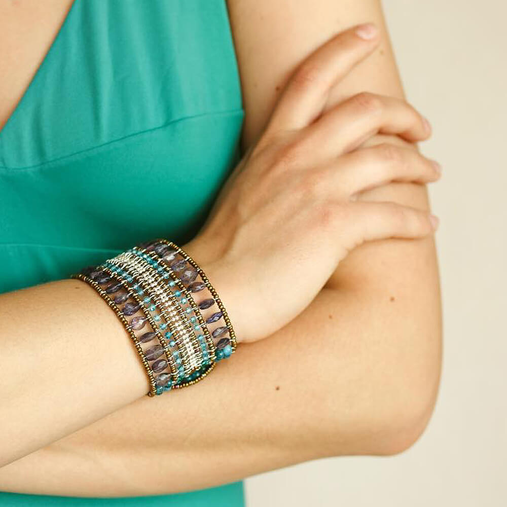 ziio-jewels_ZBRC011_translucide-iolite-bracelet_model