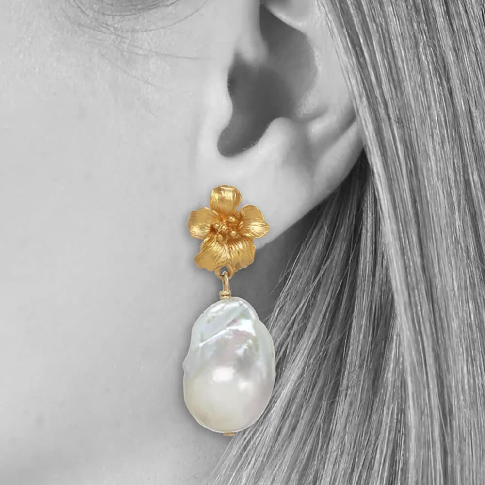 margo-morrison_MMNYER002_baroque-pearl-earrings-with-vermeil-flower_model